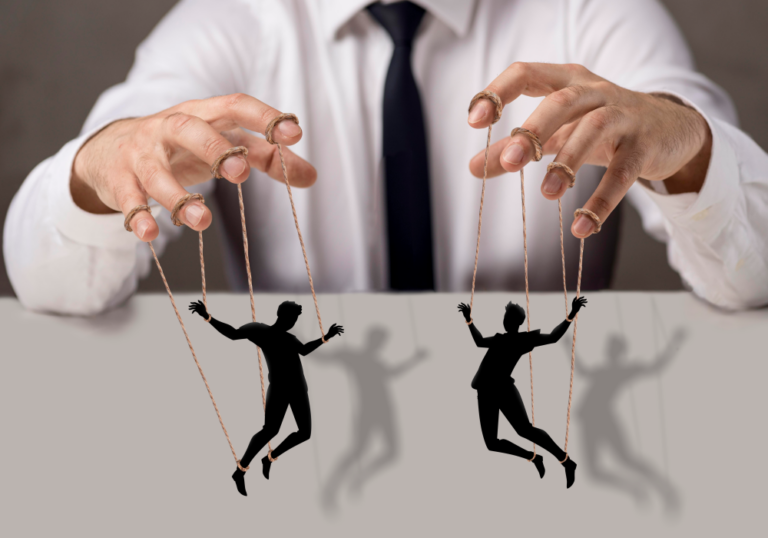 18 Signs of Manipulative People